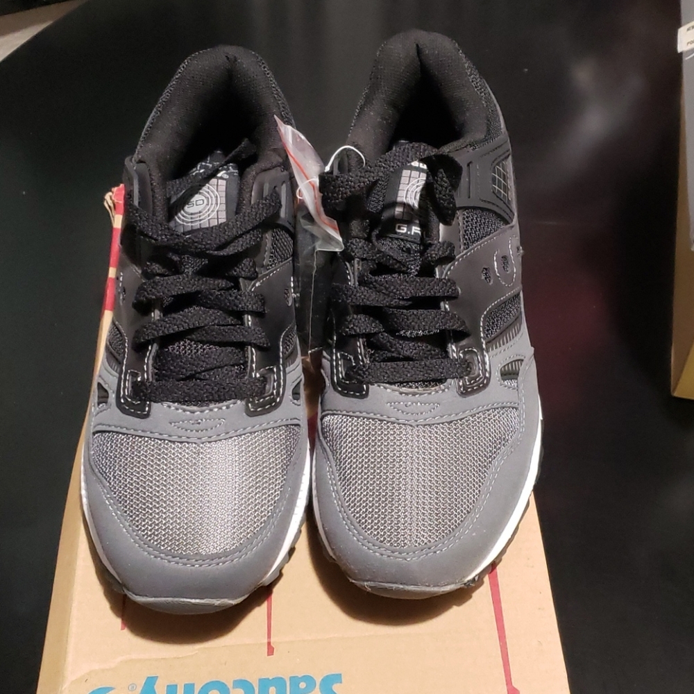 New Men Saucony Sneakers size 8